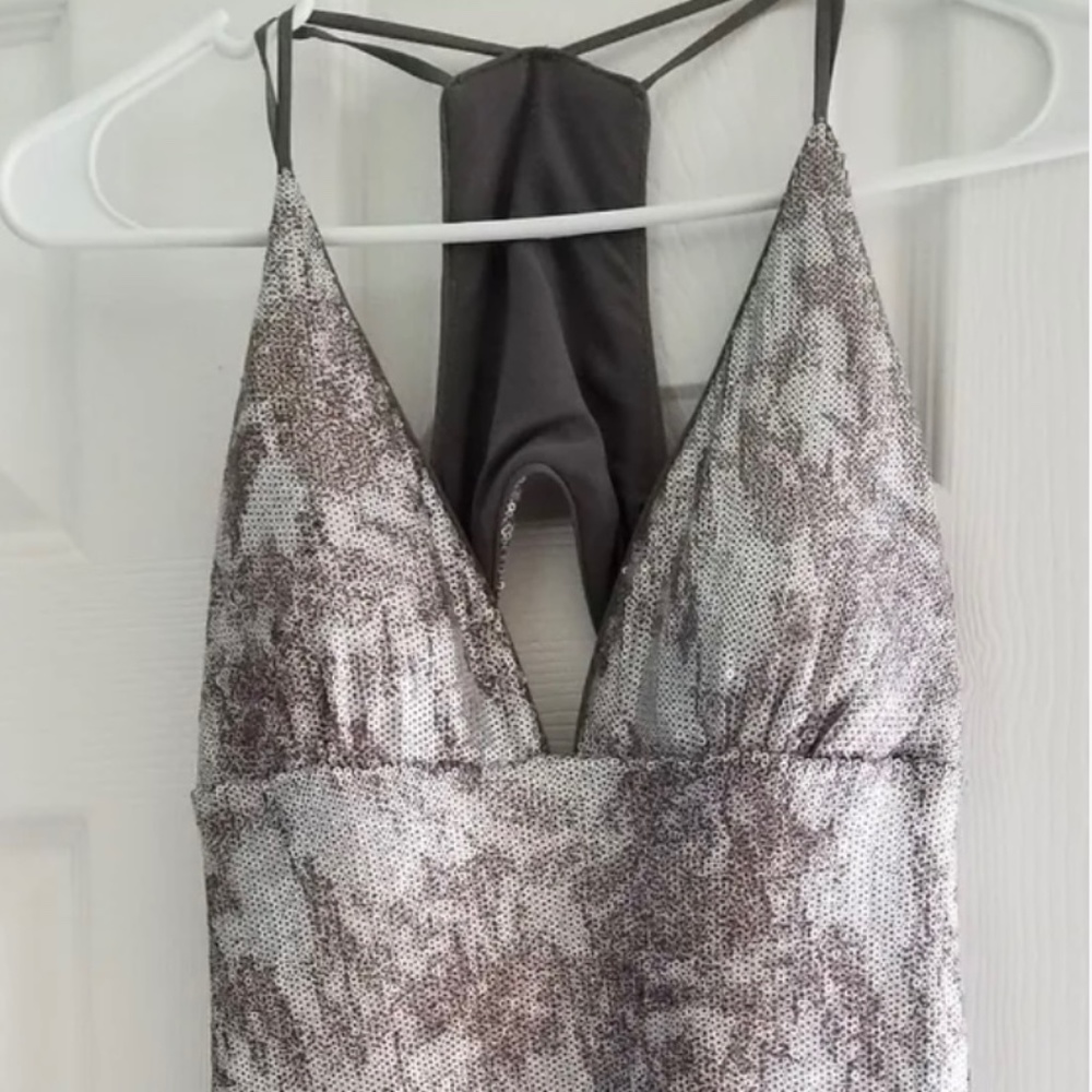 Nicole Miller NWT silver/taupe sequin mini dress, racerback, fully lined